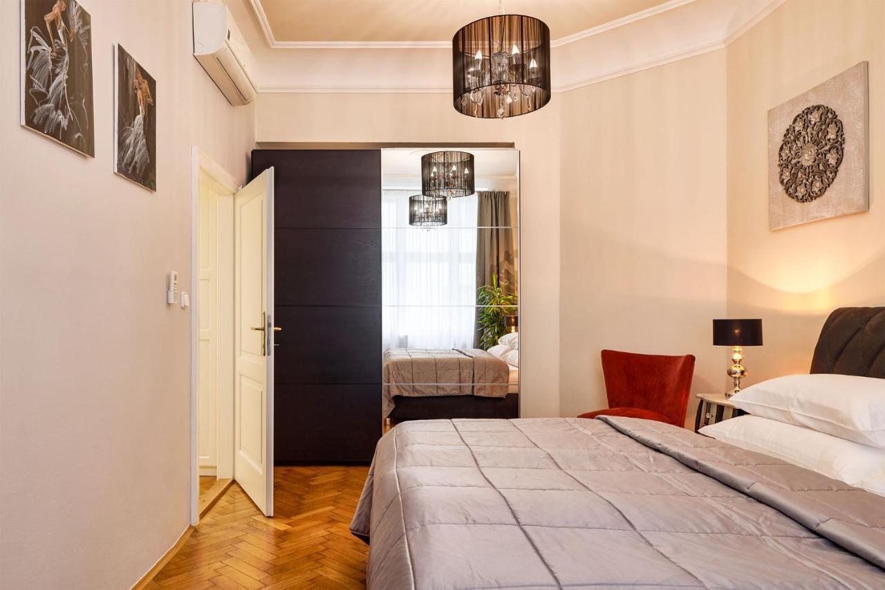 Pragueone Apartment,A/C,Terrace エクステリア 写真